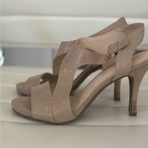 Amelia Grace high Heel Sandals Womens Size‎ 8.5 beige Open Toe Heel buckle